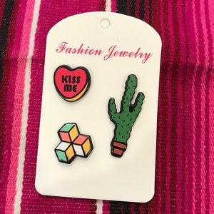 Bundle of 3 Pins cactus, Cube, kiss me